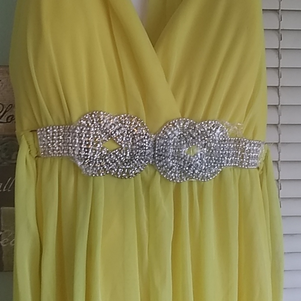 Dress - Picture 2 of 4